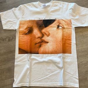 Supreme tee